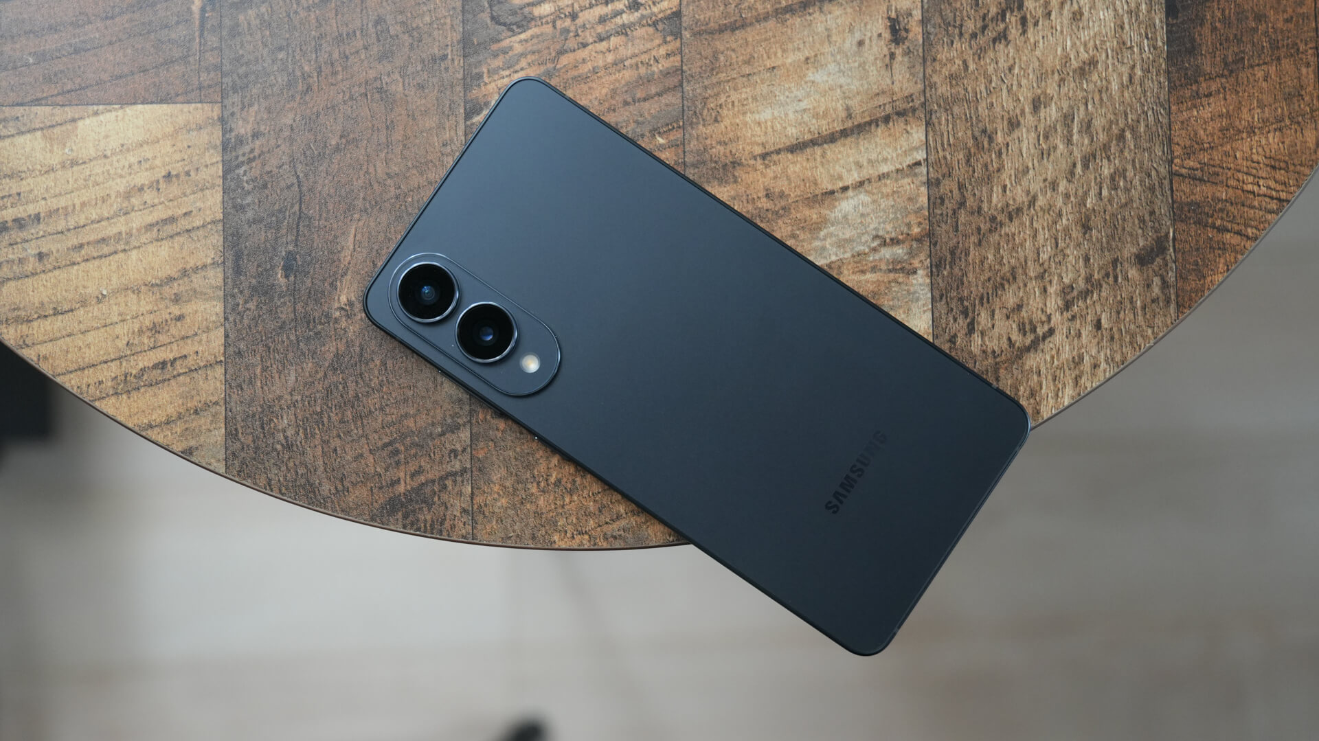 初の市場調査結果公開？Galaxy S25 Edgeは結局売れているのか