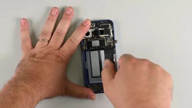 分解動画公開。Pixel 10はより修理しやすい内部構造を採用へ